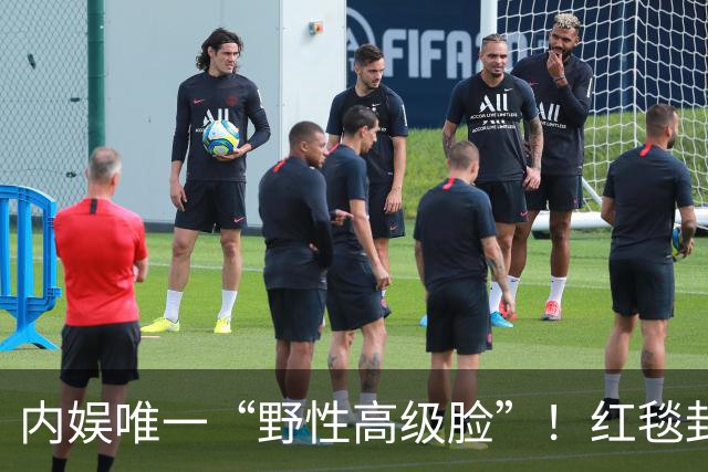 内娱唯一“野性高级脸”！红毯封神却争议缠身，钟楚曦太可惜了