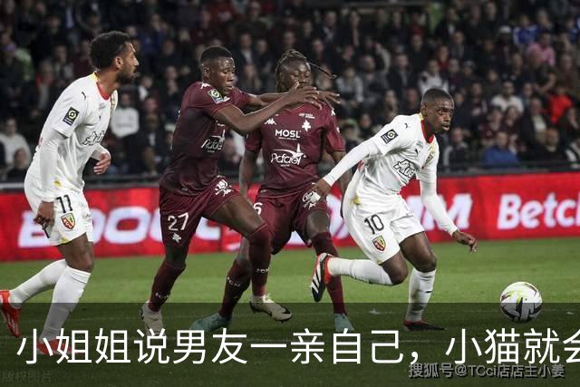 小姐姐说男友一亲自己，小猫就会变成藏狐…表情真的好嫌弃哈哈